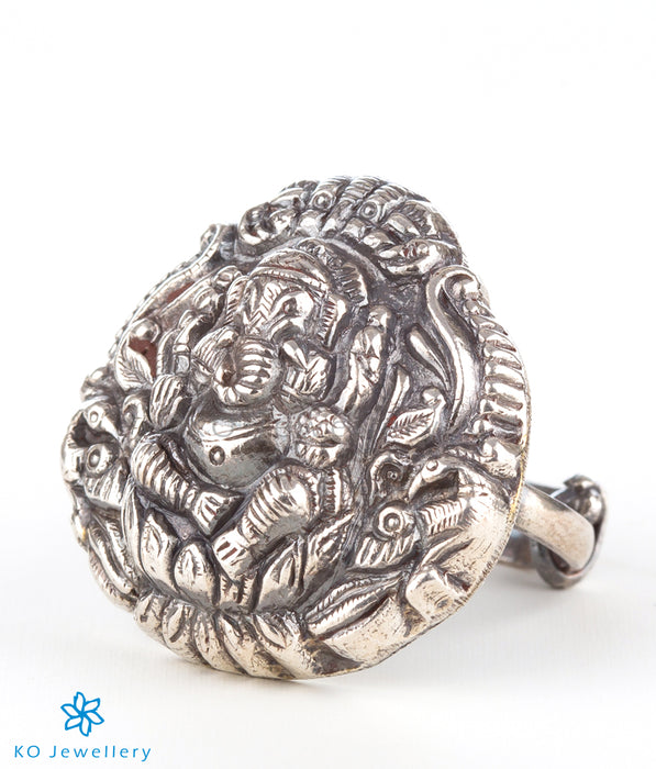 The Kshipra Silver Finger Ring (Oxidised)