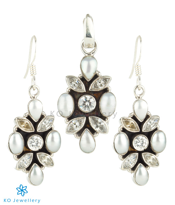 The Iti Silver Gemstone Pendant Set (Zircon/Pearl)
