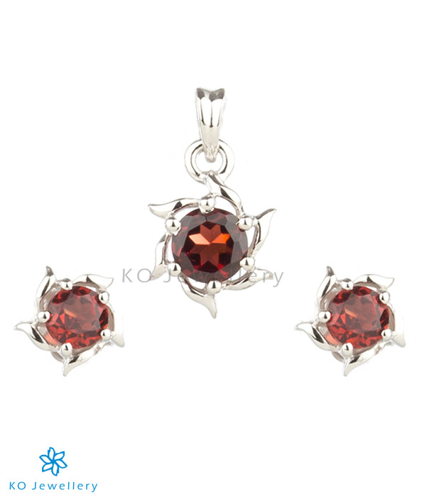 The Solitaire Silver Pendant Set (Garnet/Red)