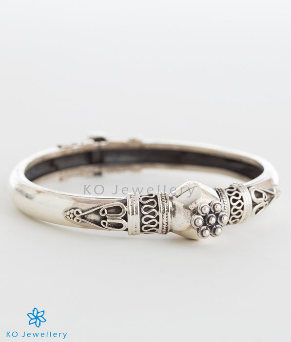 Pure silver Rajasthani bangle with intricate design online