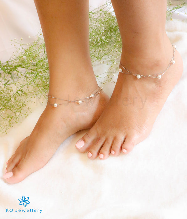The Pearly Silver Anklets (2 Layers)