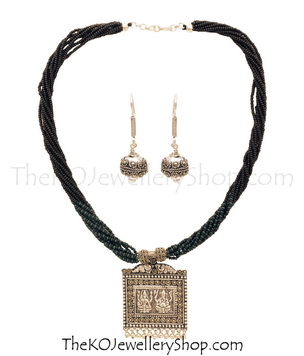 The Daivika Silver Necklace