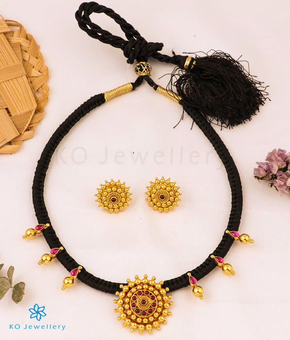 Black thread mala | Black beaded jewelry, Gold fashion necklace, Choker  necklace designs