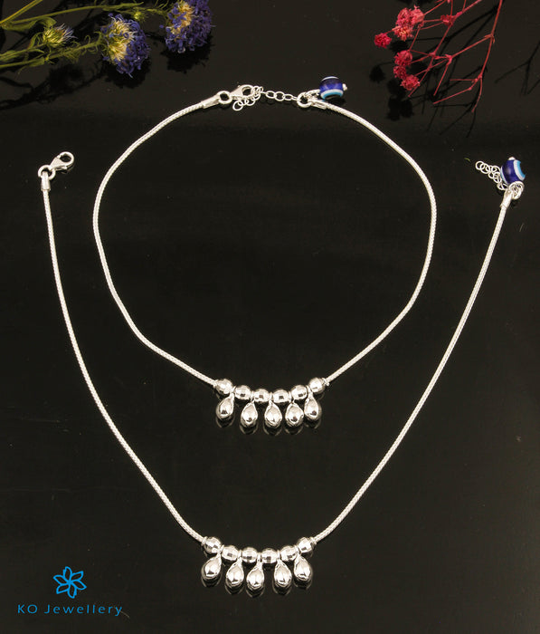 The Sleek Silver Charms Chain Anklets