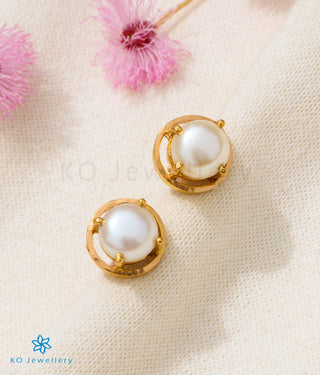 The Classic Pearl Earstuds in 22 KT Gold