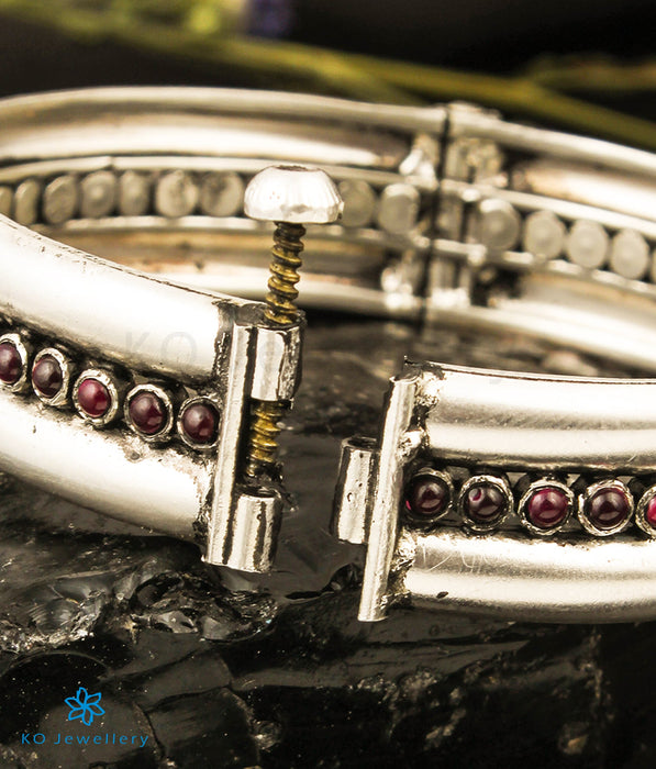 The Mithya Silver Kada Bracelet (Size/2.2/2.4/2.6/2.8)