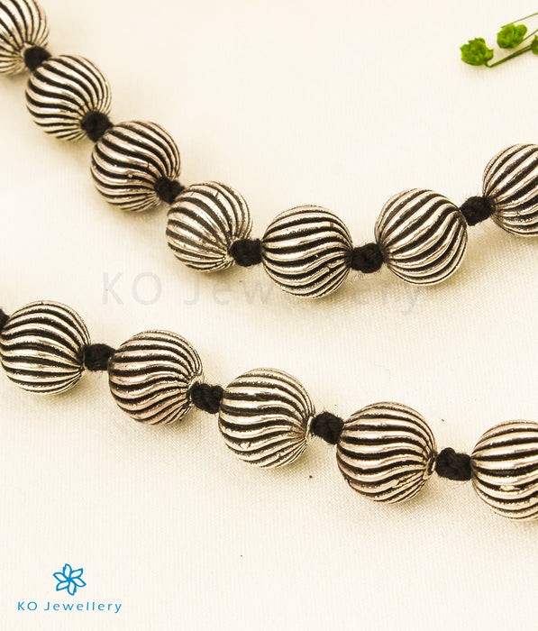 The Trisha Silver Thread Necklace (Black/Short)