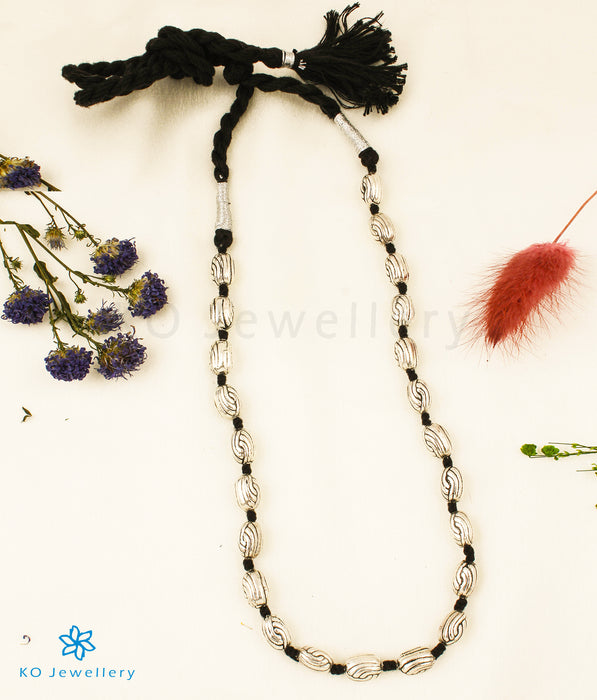The Ditya Silver Thread Necklace (Black/Short)