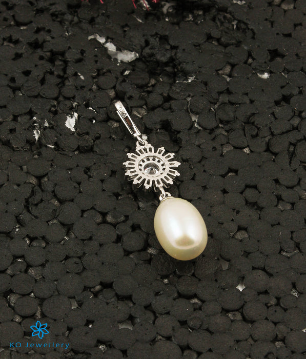 The Flutter Silver Pearl Pendant Set