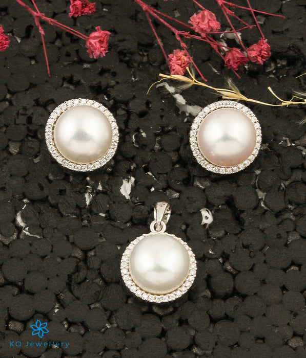The Arsia Silver Pearl Pendant Set