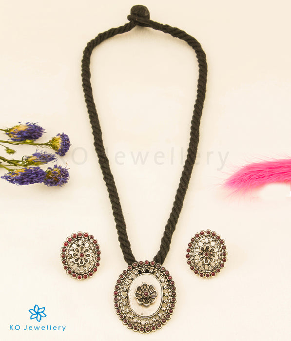 The Ihita Silver Thread Necklace