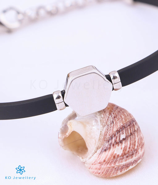 Silver Men's bracelet with minimal design. Worldwide shipping. 