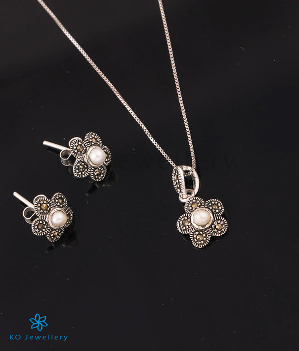 The Flowery Silver Marcasite Pendant Set (Pearl)