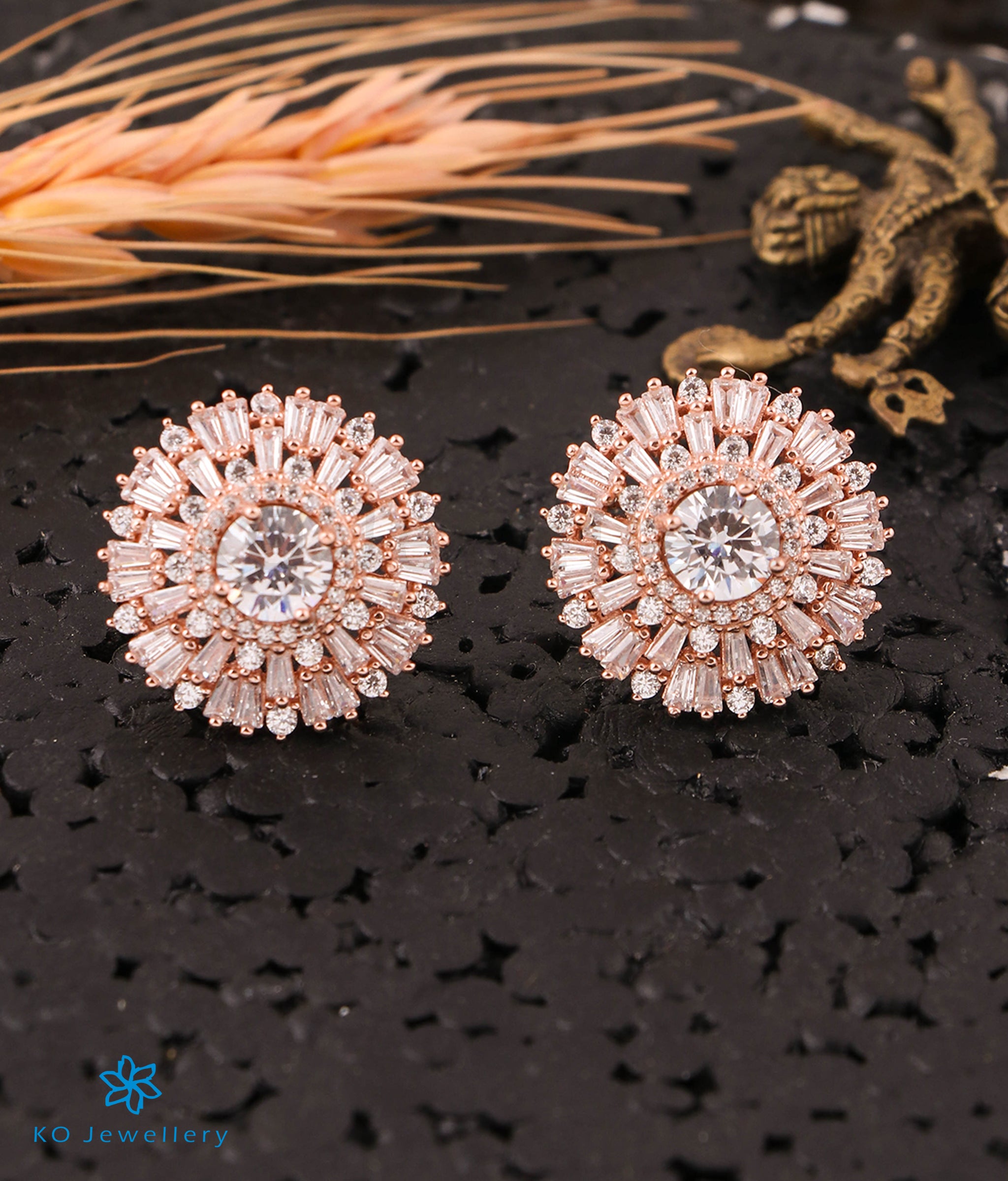 New Style Japanese And Korean Diamond Earrings With Sweet Pearl Flower  Design Versatile French Style Earring From Youyig4, $2.16 | DHgate.Com