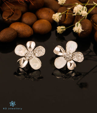 The Dreamy Flower Silver Earrings