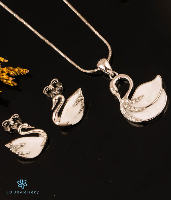 The Elegant Swan Silver Pendant Set