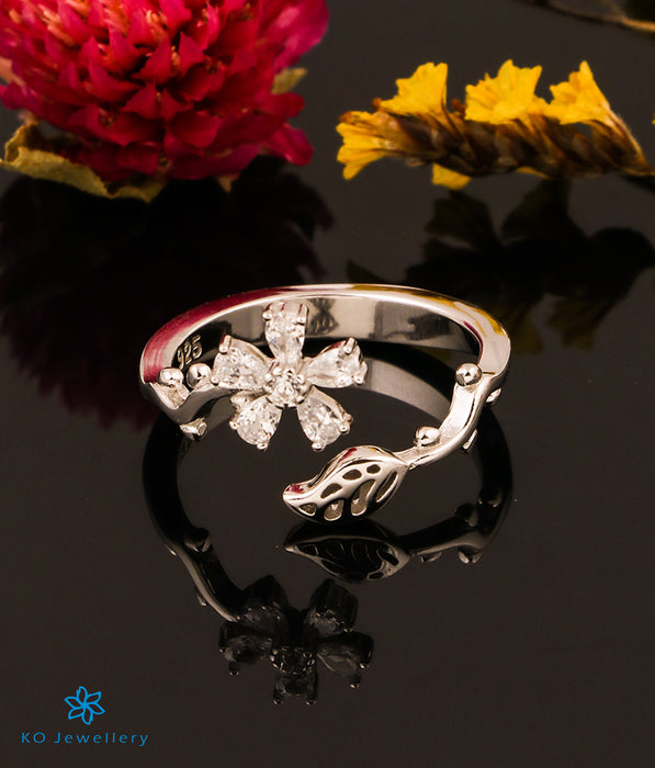 The Sparkling Flower Silver Open Finger Ring