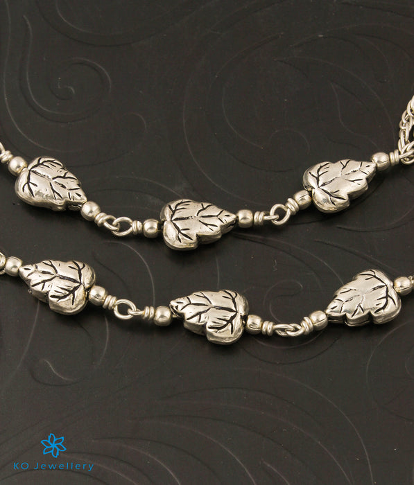 The Pretty Leaf Silver Anklets