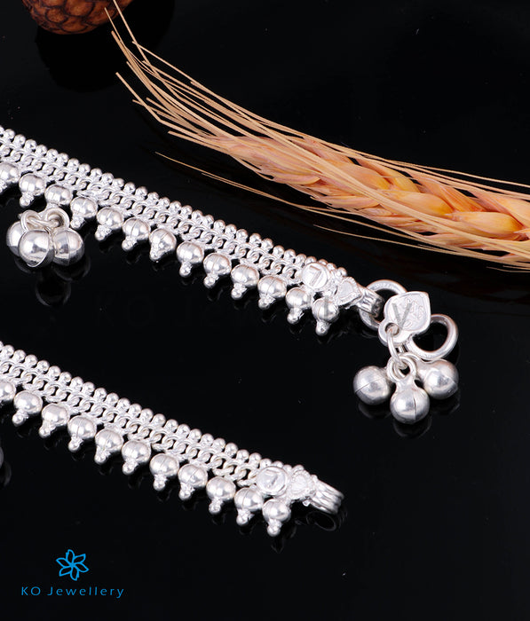 Shop  pure Silver Kids Anklets Online. Shop for Kids Anklets in India ✯ Buy latest, unique range of Kids Anklets at KO ✯ Free, Fast & insured safe Shipping ✯ COD ✯ Easy returns and exchanges; Buy from trusted jewellers; 3 Day delivery .Choose From a Wide Range Of Baby/ Kids Silver Jewellery. Payal, Ghungroo, Gejje, Kalgejje, Kalchain, Golusu, Kanukkal, Kolusu for Kids