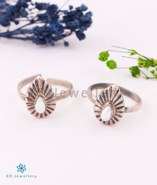 The Tarana Silver Pearl Toe-Rings