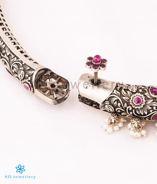 The Taarash Silver Antique Hasli Necklace