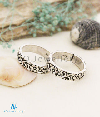 The Pratham Silver Floral Toe-Rings