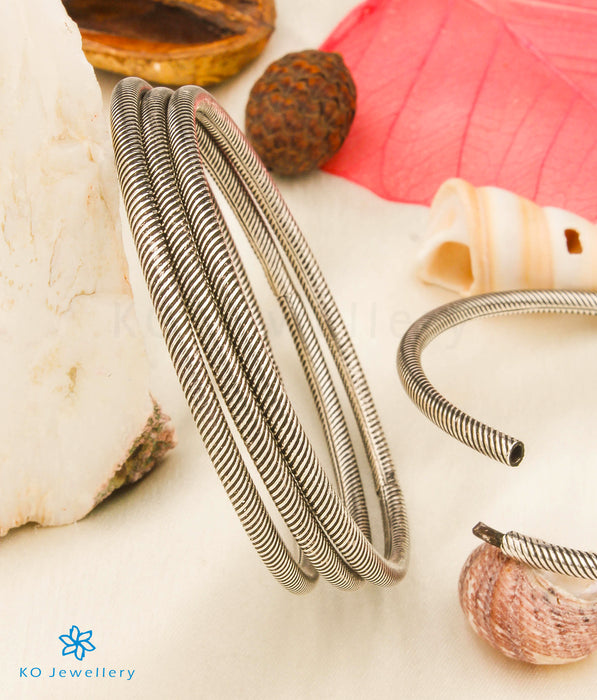 The Harshali Silver Openable Bangle (Size 2.6)
