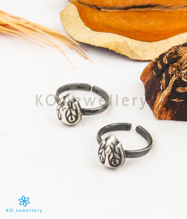 The Mallige Silver Toe-Rings