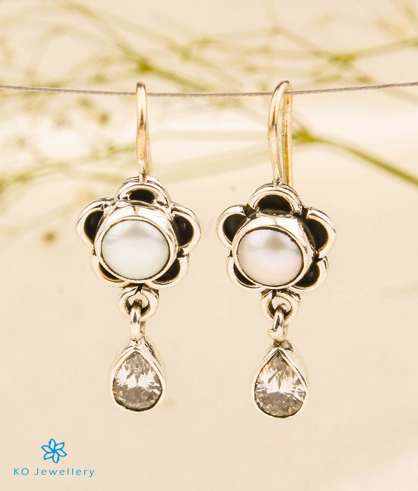 The Vama Silver Gemstone Earrings (White)