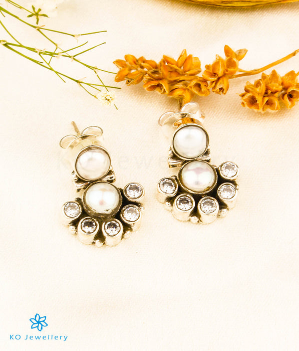 The Kashvi Silver Gemstone Earrings (Pearl)