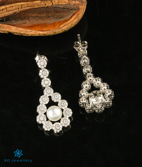 The Arsha Silver Pearl Necklace Set