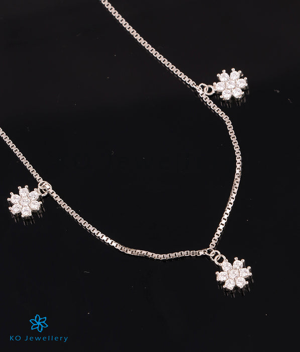 The Sparkling Trio Flower Silver Necklace