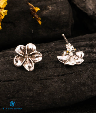 The Silver Fragipani Earstuds