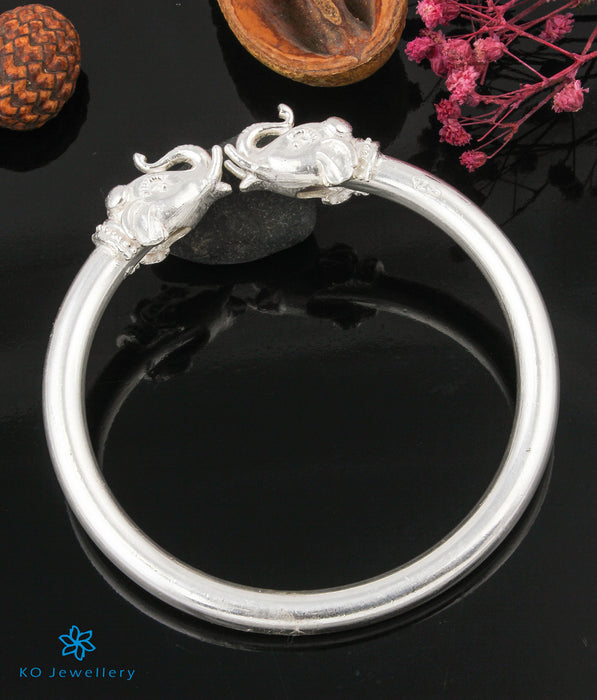 The Dvidanta Silver Elephant Bracelet (Size 3)