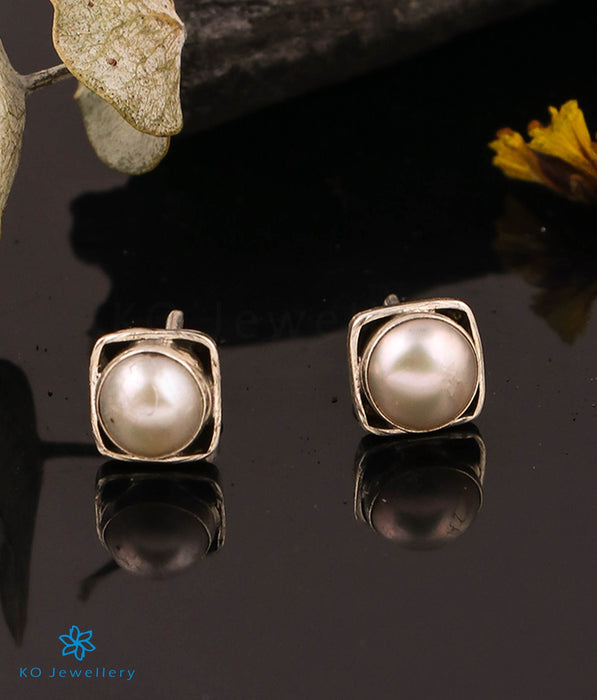 The Minimal Pearl Silver Earstuds