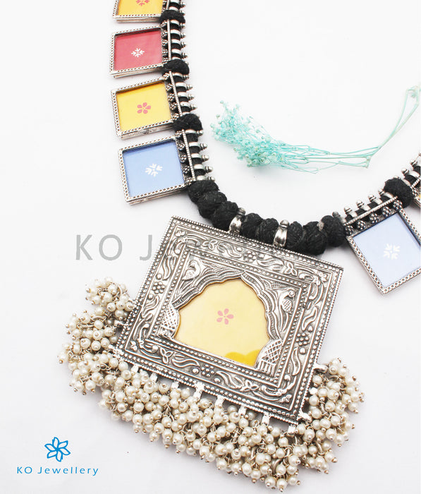 The Jharoka Silver Handpainted Necklace (Black)