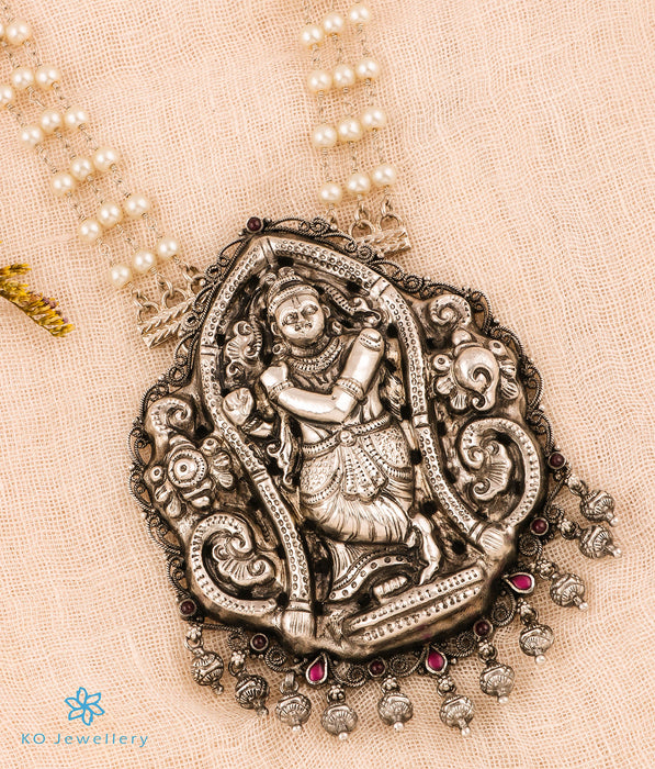 The Yadhunandana Silver Krishna Pearl Nakkasi  Necklace