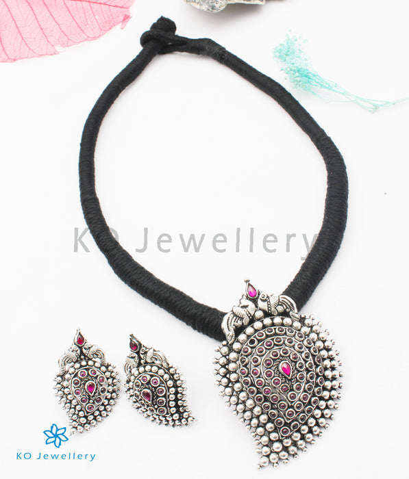 The Prashanti Silver Paisley Necklace (Black)