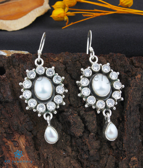The Amrita Silver Earrings (Pearl)