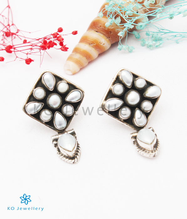 The Dhun Silver Gemstone Earrings (Pearl)