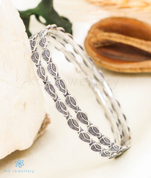 The Mehak Silver Bangle (Size 2.6)