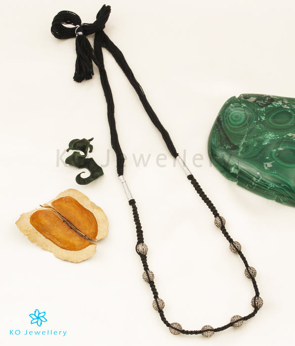 The Anubhuti Silver Thread Necklace (Black)