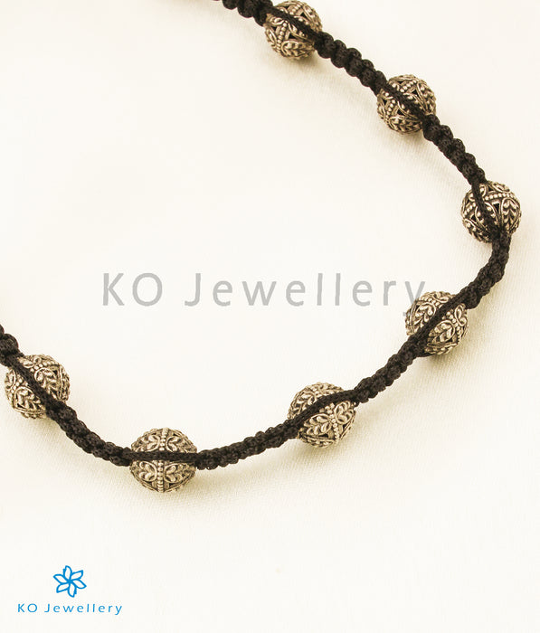 The Anubhuti Silver Thread Necklace (Black)