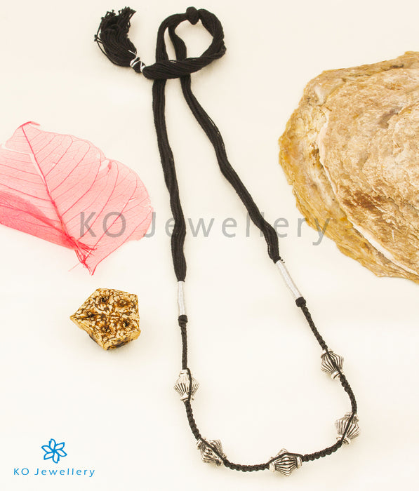 The Dhrishya Silver Thread Necklace (Black/Big)