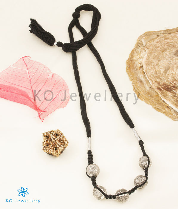 The Mina Silver Thread Necklace (Black)