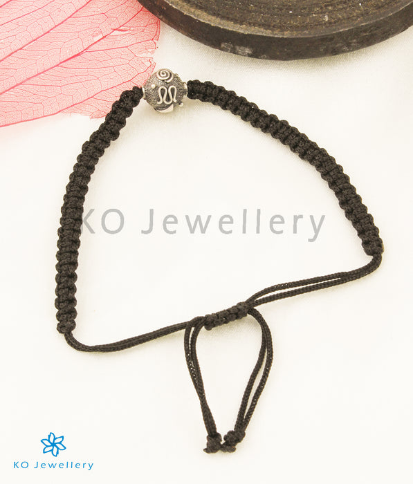 How to make black thread hand bracelet|| kala dhaga design - YouTube | Hand  bracelet, Diy bracelets for boyfriend, Bracelets for boyfriend