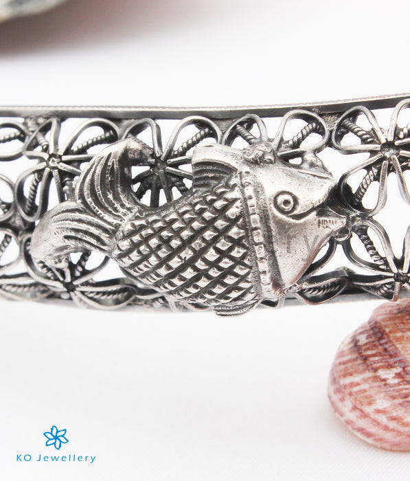 The Dhivara Silver Fish Choker Necklace