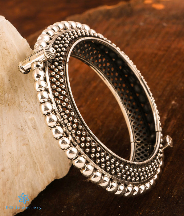 The Aqsa Silver Openable Bracelet (Size 2.4)