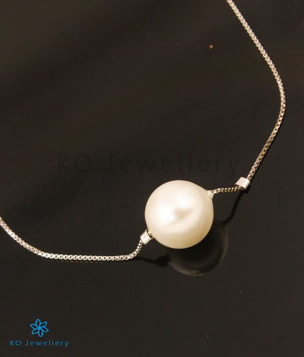 The Pearly Silver Necklace (Single Layer)