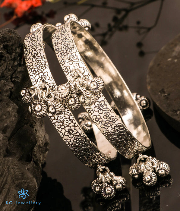 Attention-getting design high quality silver color bracelet for men - –  Soni Fashion®